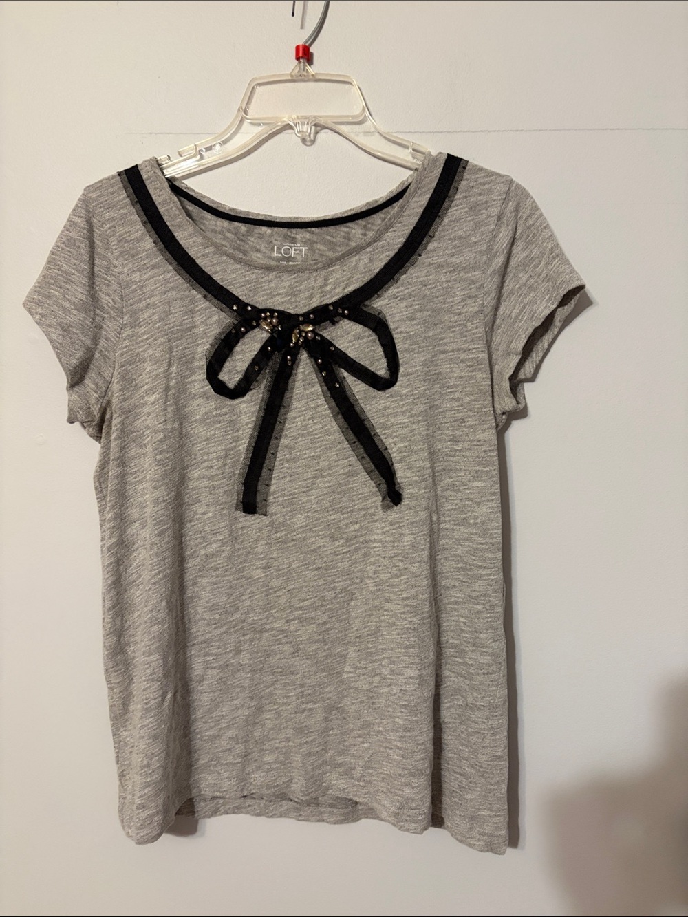 LOFT Heather Gray Short-Sleeve Tee with Black Bow Accent. Large. Cotton/poly